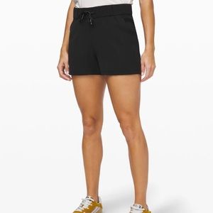 Black Lululemon on the fly shorts